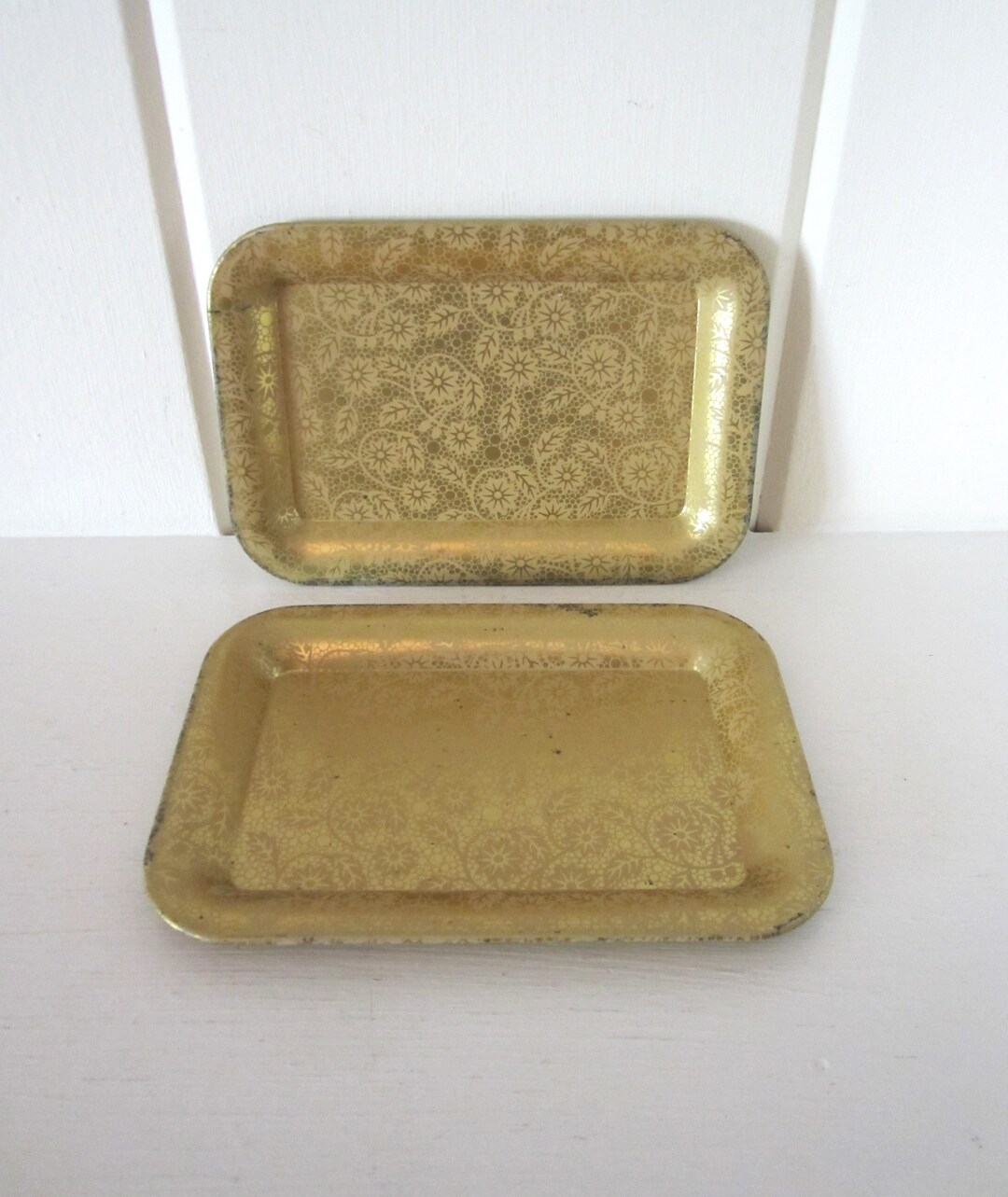 Set of 2 Vintage tip Trays Cafes and Bistros Gold Trays With Floral