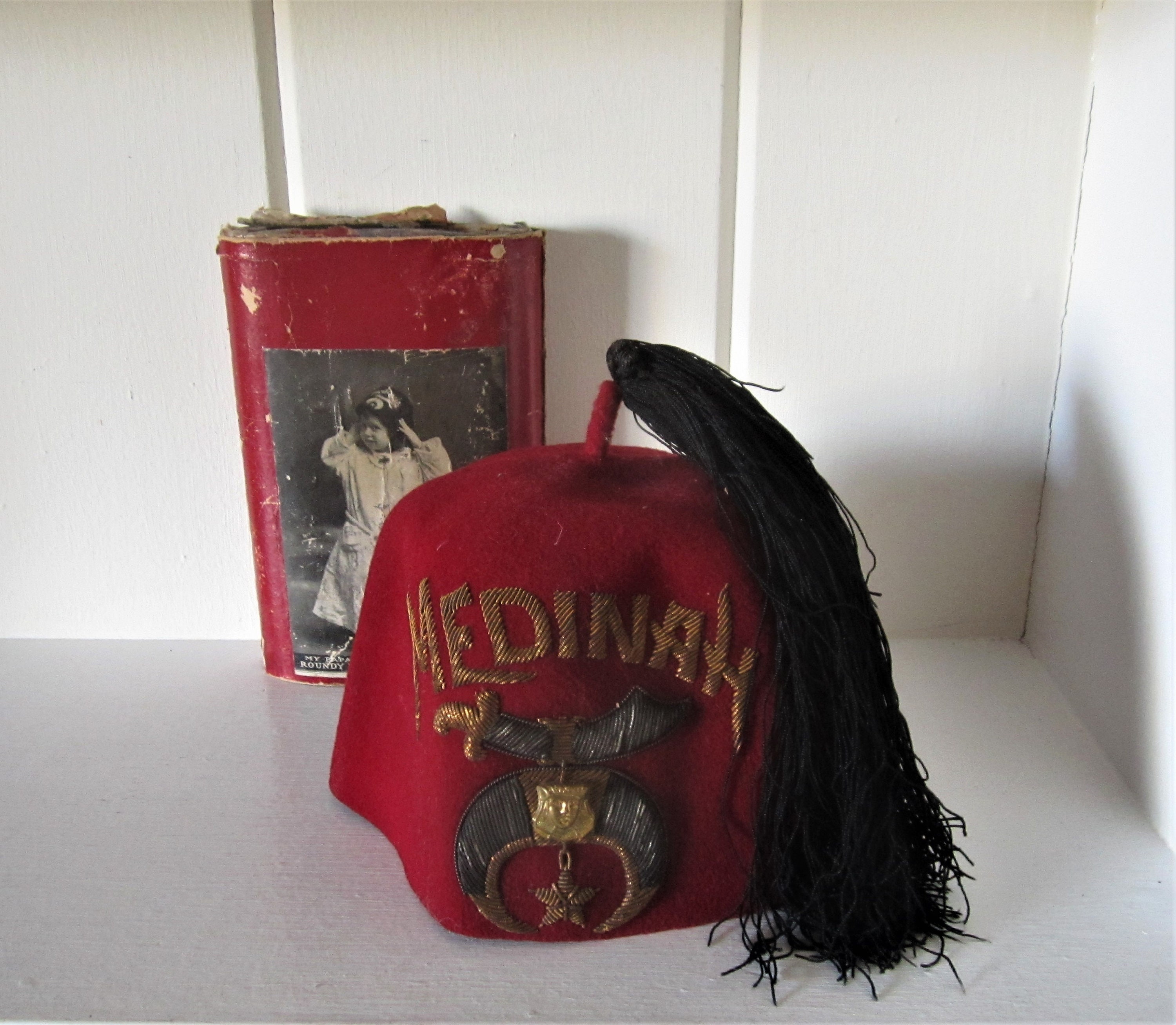 Vintage Medinah Shriners Masonic Fez 