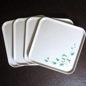 Juego de 4 bandejas metálicas vintage SERV-A-DISH con estampado de hiedra inglesa - Bandejas cuadradas - Bandejas decorativas - Bandejas apilables - ¡EXCELENTE!