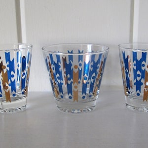 Bicchieri conici con motivo geometrico blu e oro in stile Mid-Century Modern - Atomic Barware