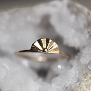14K Gold Fan Ring, Solid Gold Ring, Sonnenuntergang Ring, Midi Ring, Stapelring, Zarter Ring, Einzigartige Stapelring, Sunrise Ring, Fächerring, 10K