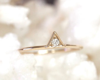 14K Diamond Triangle Ring, V Ring, Solitaire Ring, Solid Gold, Minimal Jewelry, Stacking Ring, Wedding Band, Chevron ring