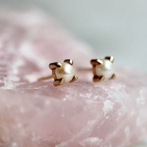 14K Gold Pearl Stud Earrings, Prong Setting, Solid Gold, Cultured Pearl, Pearl Earring