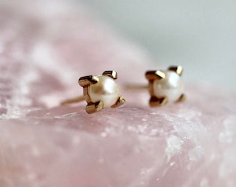 14K Gold Pearl Stud Earrings, Prong Setting, Solid Gold, Cultured Pearl, Pearl Earring
