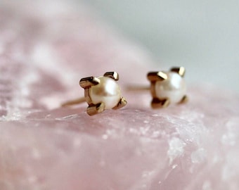 14K Gold Pearl Stud Earrings