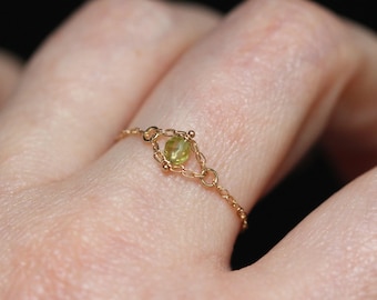 Anillo de cadena de peridoto de oro de 14 quilates, anillo de cadena de oro macizo, anillo de peridoto de oro macizo, piedra verde, anillo de cadena de cuerda, piedra de nacimiento de agosto, anillo bonito