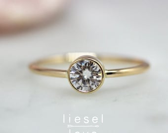 14K Gold Diamond  "Sunrise" Solitaire Ring