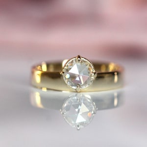 Anillo de compromiso de oro de 14 quilates con diamantes de talla rosa, ancho, estilo cigarro, oro macizo de 10 quilates, cuatro puntas, pulido intenso, plano, apilable.