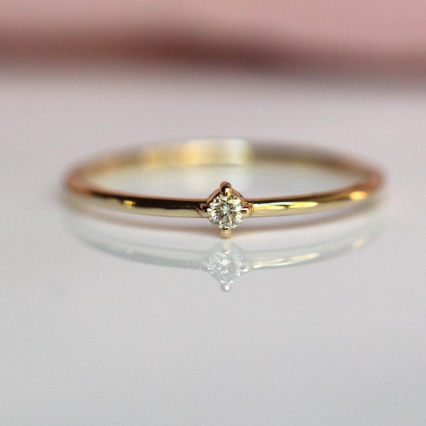 14K Gold winziger Diamant Ring, Diamant Ring, kleiner Diamant Ring, Stapelring, April Geburtsstein, vier Zinken Ring, echtes Gold, massives Gold