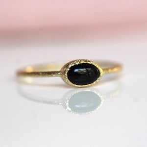 14K Gold Onyx Ring, Oval Onyx Ring, East West Oval, Glitter Texture, Sparkle Texture, Thin Ring, Black Stone Ring, 10K