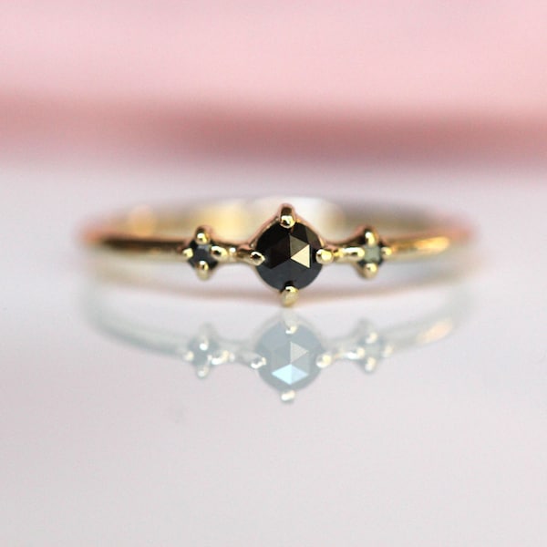 14K Gold Schwarz Diamant Ring, "Schwarzer Schwan" Ring, Schwarz Diamant Verlobungsring, Diamant Ring, 10K Dainty Ring, Schwarzer Stein Ring, Roung Stone,
