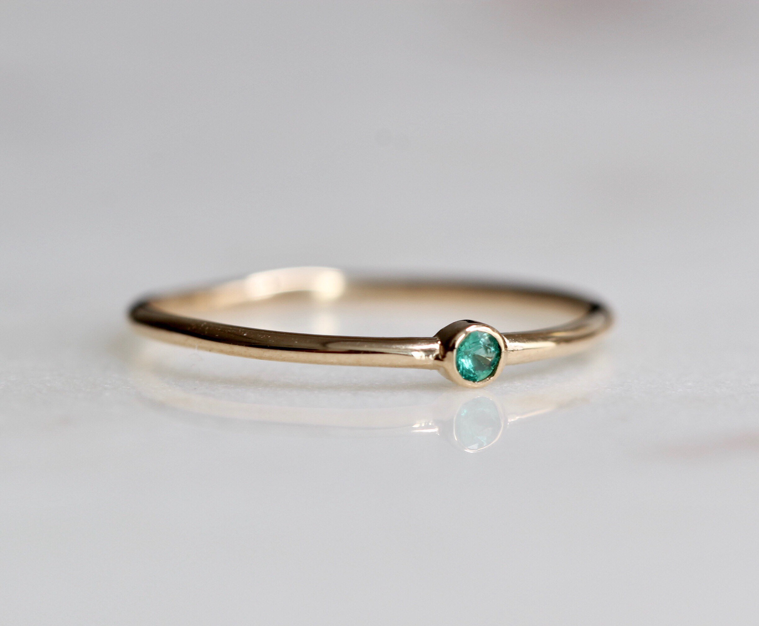 openbaring Vrijgekomen Afwijken 14K Gold Tiny Emerald Ring Green Stone Ring Dainty Ring - Etsy