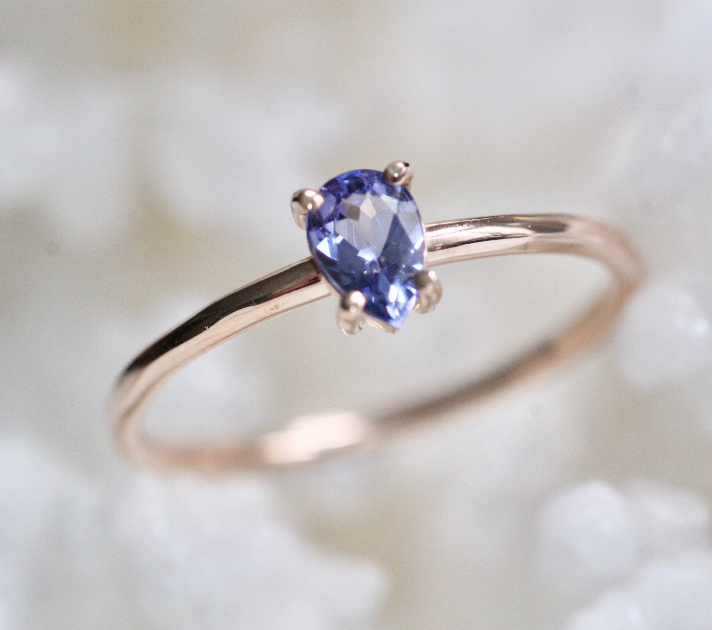 14K Gold Tanzanite Ring Light purple Stone Tear Shape Ring - Etsy.de