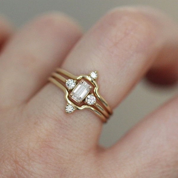 14K set om tre brudset, smaragdslipat set, stegslipat set, tre stycken, diamantring set, moissanit ring set, förlovningsring set, massivt guld