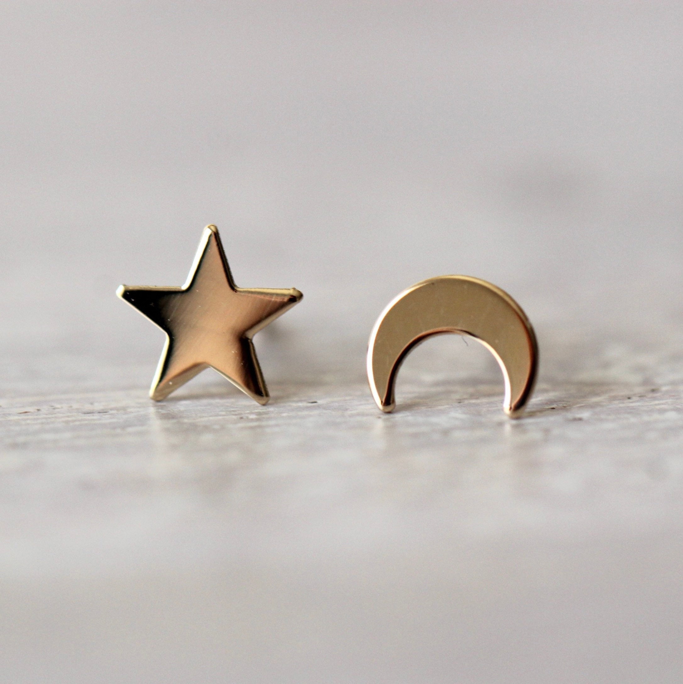 LV Gold Flat Stud Earrings – Liberato Stilè  Stud earrings, White gold earrings  studs, Jewelry