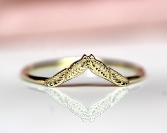 14K Leaf Chevron Ring, V Ring, Curved Band, Leaves, Nature Inspired Band, Wedding Band, 10K Gold, Solid Gold Ring, Point Ring