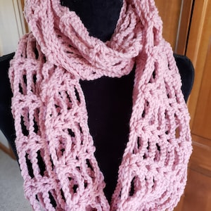 Infinity Cowl Scarf - Circle Scarf, Chunky Scarf, Scarf Neckwarmer, Pink Scarf, Handmade Scarf, Crochet Scarf - Gift for Her