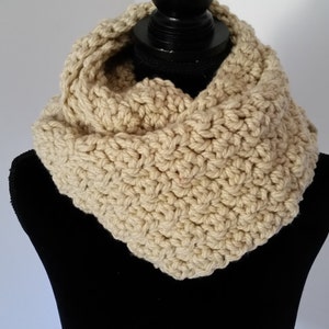 Écharpe à capuchon Écharpe infini, Foulards pour femmes, Cadeau pour son écharpe à capuche au crochet, Écharpe volumineuse, Écharpe chunky, Écharpe dhiver image 4