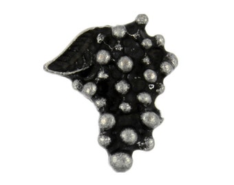 Grapes Metal Buttons - Antique Silver Bunch of Grapes Metal Shank Buttons - 14mm - 9/16 inch - 3 pcs