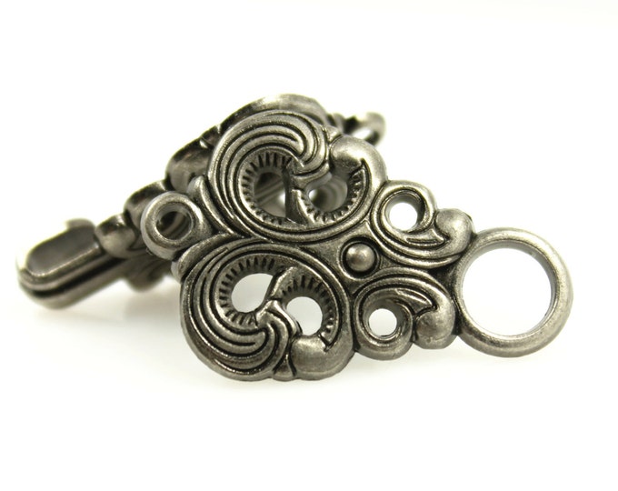 HOOK And EYE Fasteners - Baroque Swirl Cloak Clasp Gray Silver Fasteners. 5 Pairs.