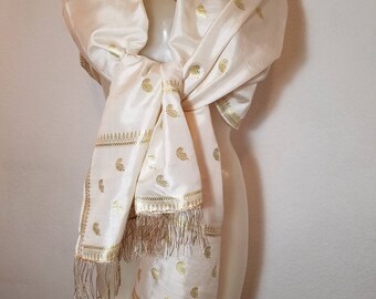 FREE SHIPPING 1950 Silk And Fringe Shawl