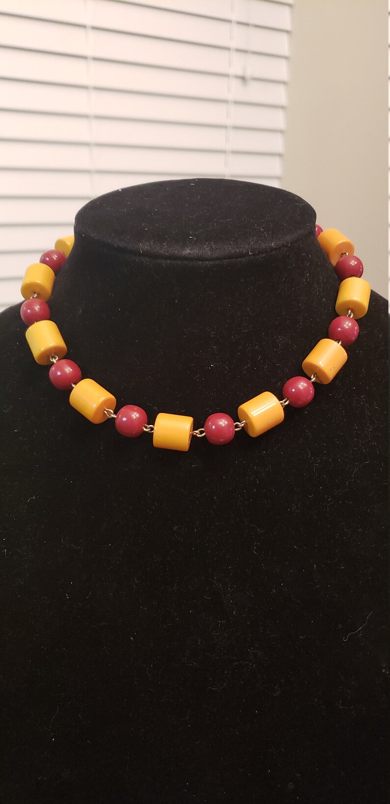 FREE SHIPPING Vintage 1940 Bakelite Bead Necklace