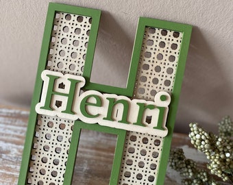 Buchstabe mit Namen aus Holz | Rattan | Taufgeschenk | Namensschild | Schriftzug | Babygeschenk | Wiener Geflecht