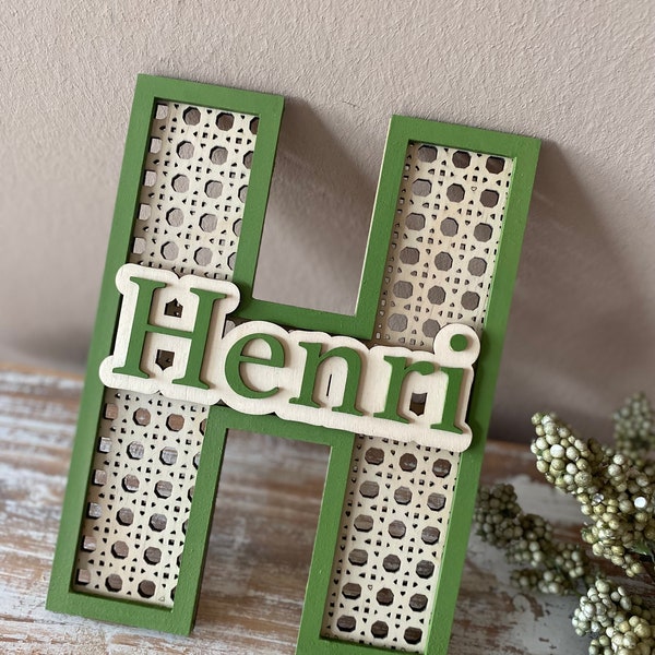 Buchstabe mit Namen aus Holz | Rattan | Taufgeschenk | Namensschild | Schriftzug | Babygeschenk | Wiener Geflecht