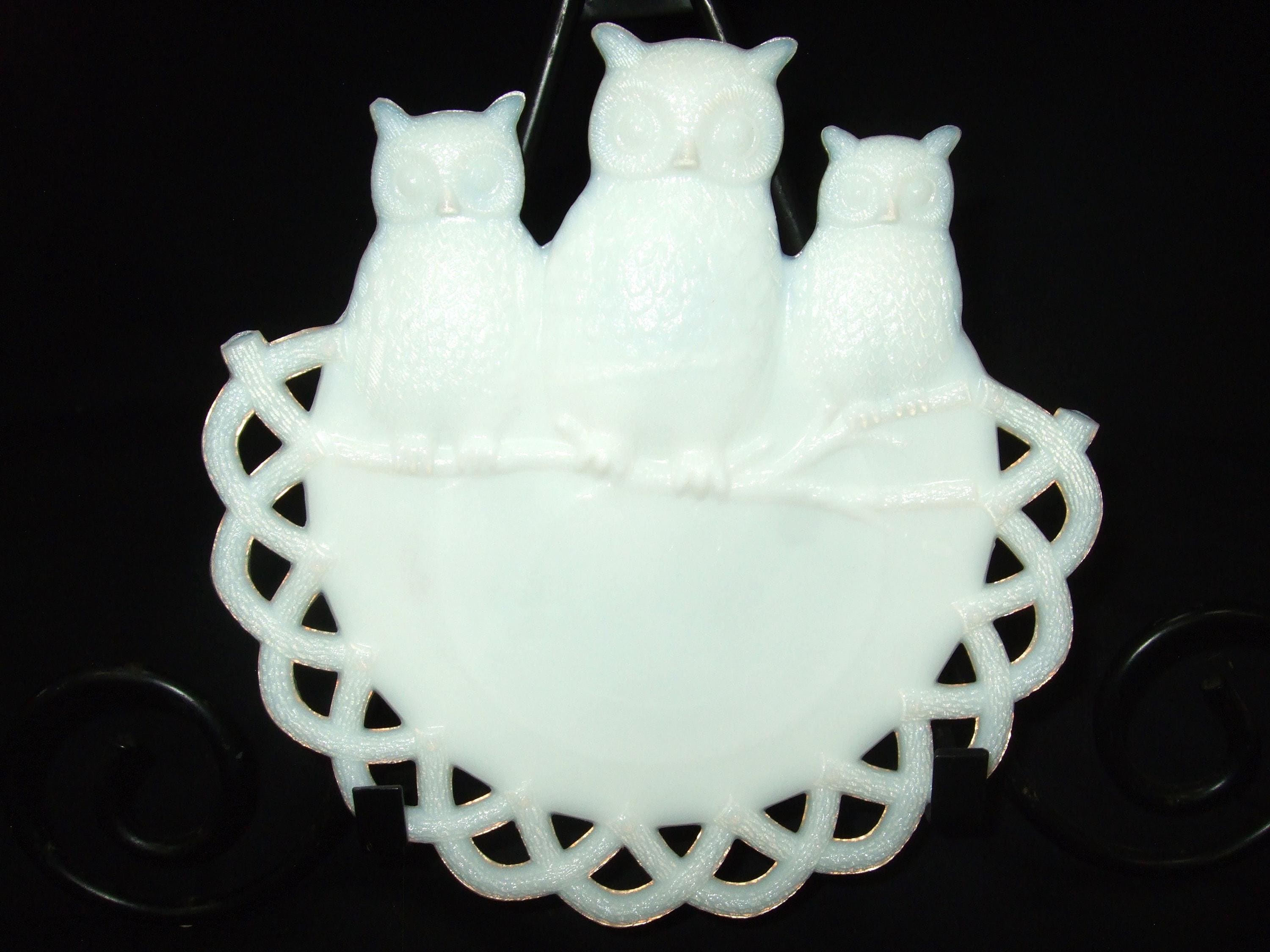Westmoreland Slag/Milk Glass Owl Plate, Lace Rim