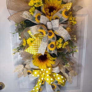 24” Sunflower Swag Wreath – Rustic Neutral Door Decor, Year-Round Faux Floral Wall Hanging