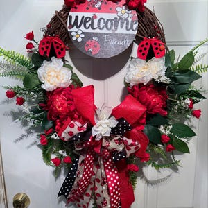 Charming Red Beetle Grapevine Wreath – Perfect for Spring and Summer Décor