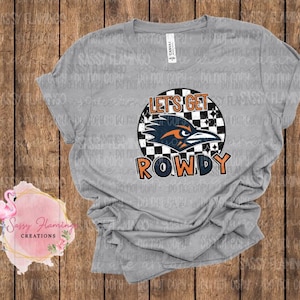 Puede incluir: Camiseta gris jaspeado con la frase "Let's Get Rowdy". El diseño presenta una cabeza de pájaro con detalles en naranja y azul, sobre un círculo a cuadros blanco y negro.