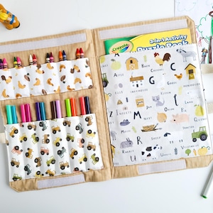 Porte-crayon, marqueur et livre de coloriage - Sac fourre-tout à la ferme pour des activités de voyage - Organisateur d'art et d'artisanat - Cadeau d'anniversaire personnalisé pour enfant
