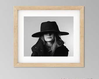 Impression d'art portrait noir et blanc, femme au chapeau