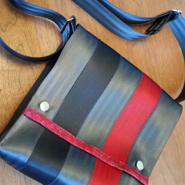 Recycled Seatbelt Purse, Seatbelt Messenger Style Purse, Red Black and Gray  Purse, Seatbelt Purse  with Adjustable Strap
