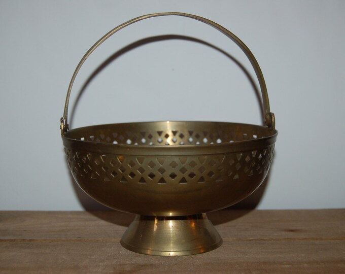 Vintage Brass Bowl With Handle, Brass Bucket, Solid Brass Americana