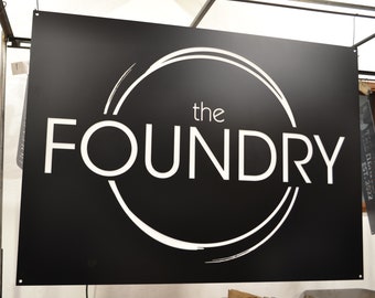 Letrero metálico personalizado con el logotipo de tu negocio: Arte mural para recepción de oficina