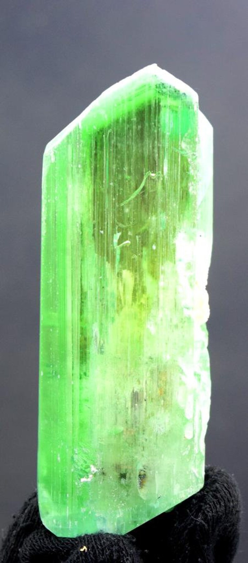 Kunzite Hiddenite Crystal 143 Gram V Shape Terminated /& Undamaged Lush Green from Afghanistan 90*32*21 mm