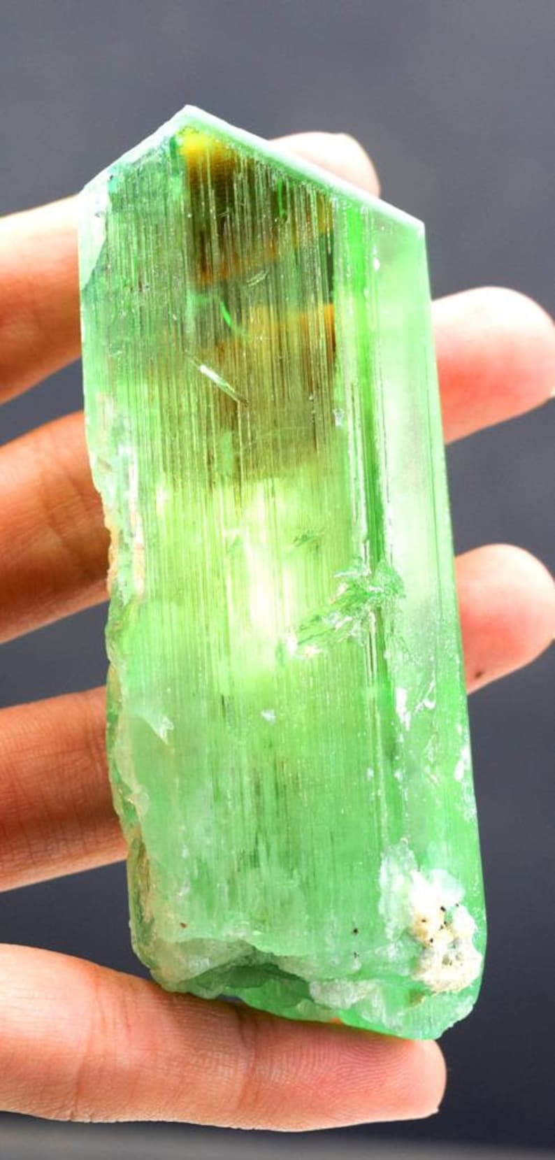 Kunzite Hiddenite Crystal 143 Gram V Shape Terminated /& Undamaged Lush Green from Afghanistan 90*32*21 mm