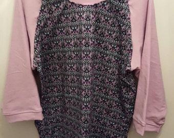 This,beautiful geometric pattern in purples in a raglan sleeve top.