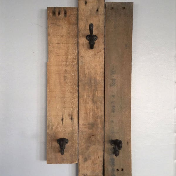 Reclaimed Wood Coat Rack, Pallet Board Wood, Rustic Wood , Cast Iron Hooks, Rustic wall decor