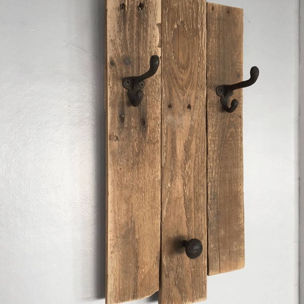 Reclaimed Wood Coat Rack, Pallet Board Wood, Rustic Wood , Cast Iron Hooks, Rustic wall decor