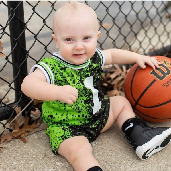 Set da basket per bambini personalizzato: set di maglia e pantaloncini personalizzati