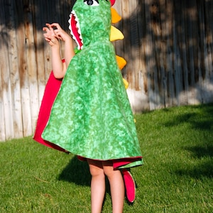 Mädchen Dinosaurier Umhang, Dinosaurier Wintermantel, Dinosaurier Poncho, Anzieh, Halloween Kostüm, Cover Up