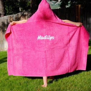 Personalized Large Hooded Bath Towel: Your Daily Essential image 1