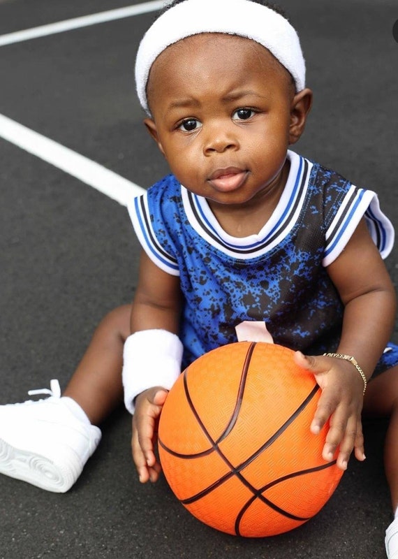 Camiseta de baloncesto personalizada para niño