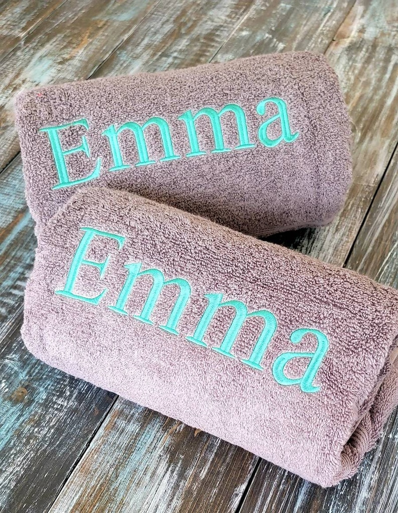 Personalized Large Hooded Bath Towel: Your Daily Essential image 2