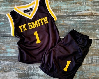 Speciale bestelling basketbalshirt met V-hals: gepersonaliseerde babybasketbalshirt en shorts