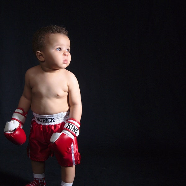 Personalisierte Perfektion: Baby-Boxset mit individuell tragbaren Handschuhen und personalisierten Shorts