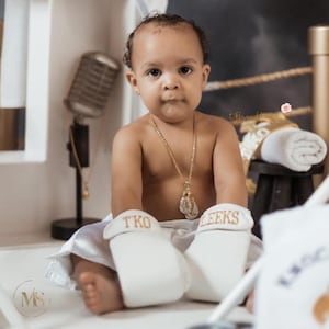 Custom Baby Photo Boxing Gloves with Name – Perfect for Newborn & Toddler Photo Shoots